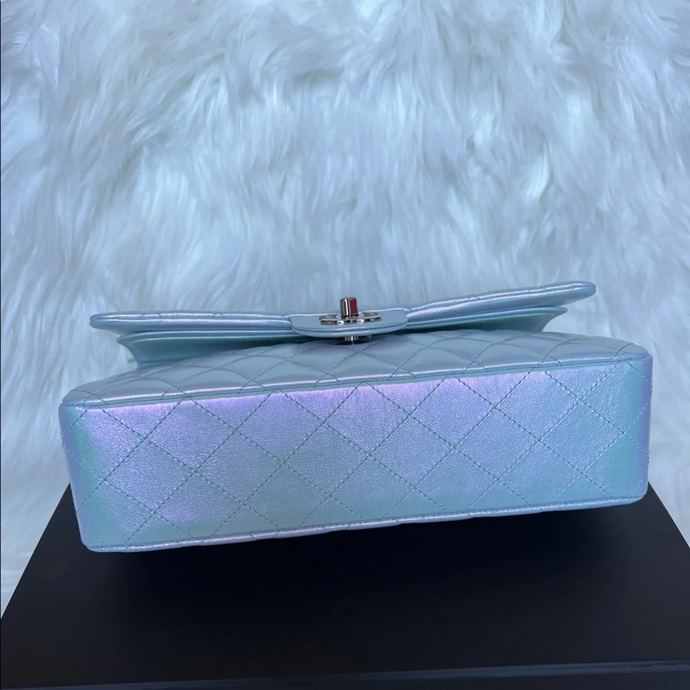 21K Chanel Classic Double Flap Quilted Diamond Medium Bag Iridescent Light Blue - Picture 4 of 7